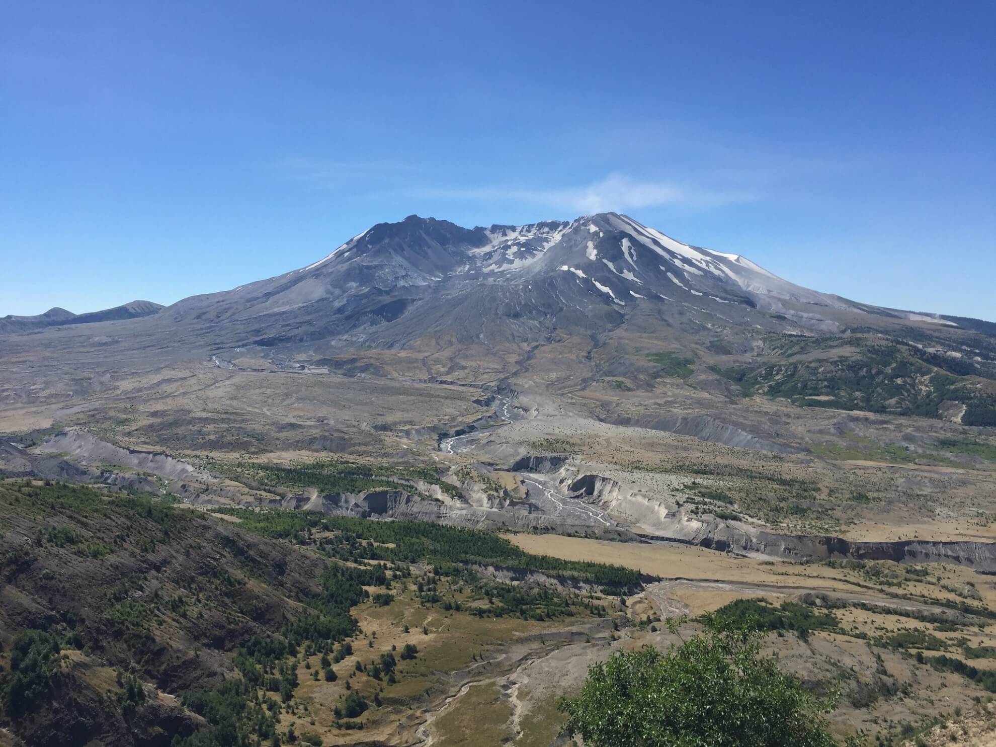 Landscape view of Mount St Helens peak and crater