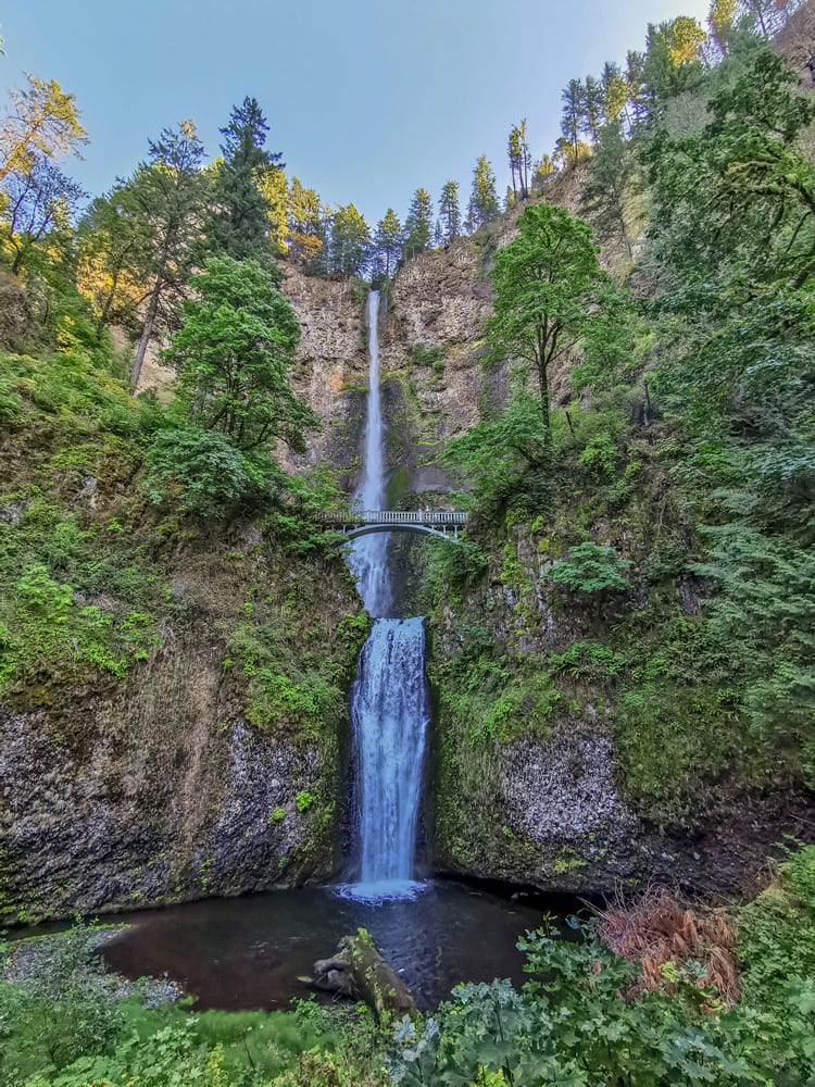 The iconic Multnomah Falls in the Columbia Gorge in Oregon